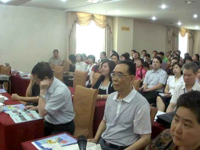 1731565766441563.jpg 各界人士認(rèn)真聽胡總授課.jpg